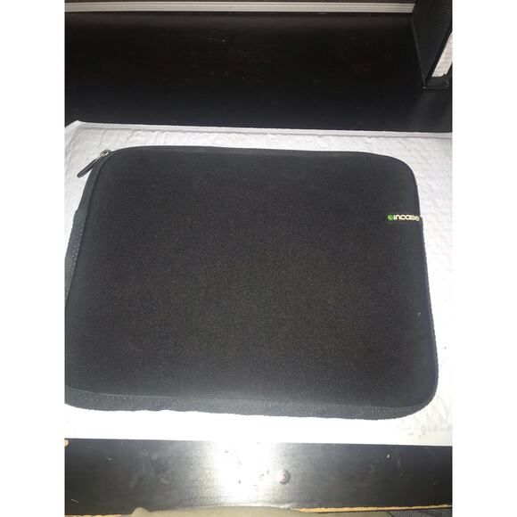 INCASE Neoprene  Laptop Case Zippered Sleeve Black X - Picture 3 of 11